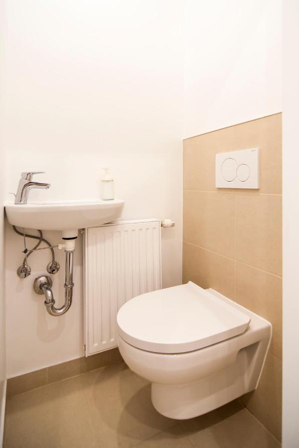 Easy Flat Kings Court *